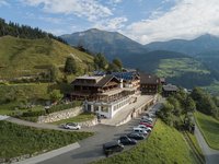 1024px_Hausfoto_Alpenhotel_Wanderniki Hotel im Gailtal oder Lesachtal